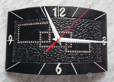 Orologio in cera fatto a mano