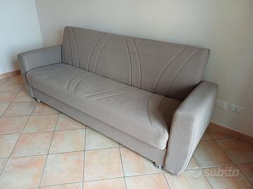 DIVANO COME NUOVO
