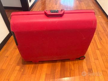 Valigia rossa Samsonite resistente e fashion