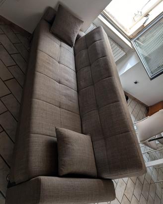 DIVANO LETTO E CONTENITORE.