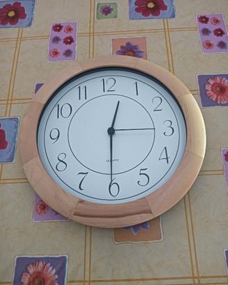 Orologio IKEA da parete con cornice in legno