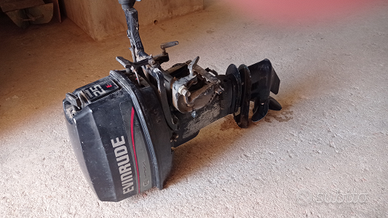 Motore marino fuoribordo