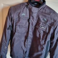 giubbotto spyke per motociclista.