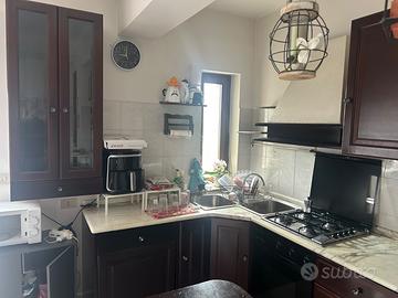 Cucina ad angolo in ciliegio