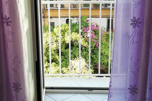 Trilocale ammobiliato con posto auto