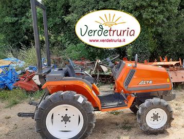 TRATTORE AGRICOLO