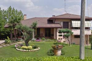 Villa di 220 m² con più di 5 locali e box auto a P