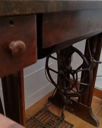 Macchina da cucire Singer d'epoca con mobile origi