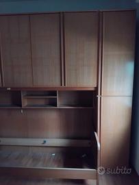 armadio a ponte e struttura letto, in legno 