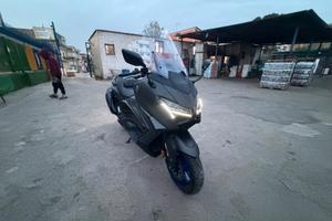 TMAX 560