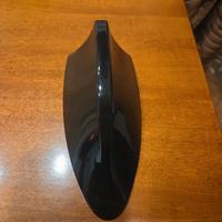 Antenna autoradio a pinna amplificata 