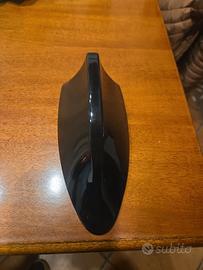 Antenna autoradio a pinna amplificata 