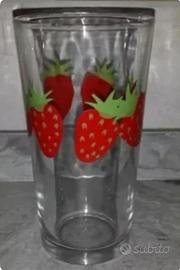 Bicchieri con fragoline.