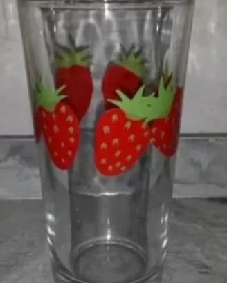 Bicchieri con fragoline.