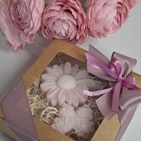 Margherita e farfalla in cera