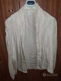 Camicetta di seta con collo a scialle