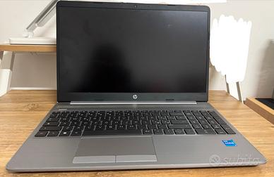 HP Laptop 15" - Intel Core i5 (11ª Gen)