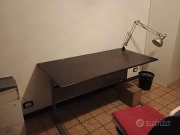 scrivania nera 
