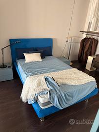 Letto da una piazza e mezzo + due comodini  nuovi