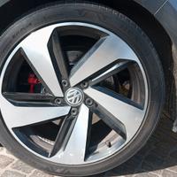 cerchi originali golf 7.5 con gomme 225 40 18