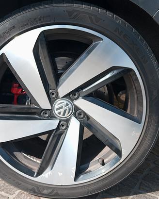 Cerchi originali golf 7.5 con gomme 225 40 18