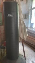 Sacco boxe con base....