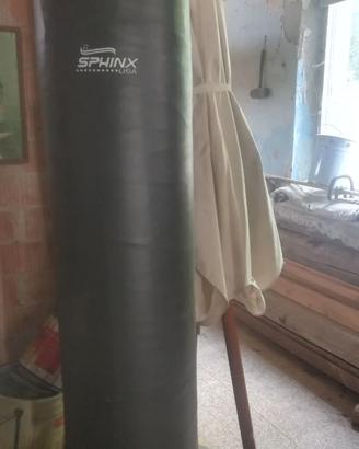 Sacco boxe con base....