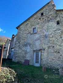 Casa abbinata in antico borgo