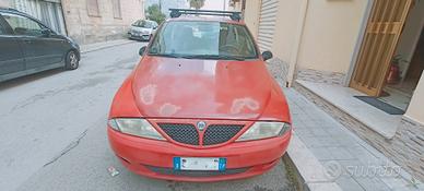 Lancia Y Con Carrello Appendice 