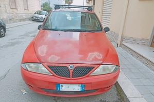Lancia Y Con Carrello Appendice 