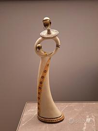 statua stilizzata maternità 