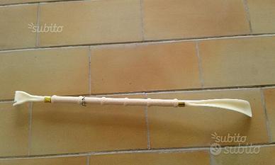 Calzante con manina grattaschiena