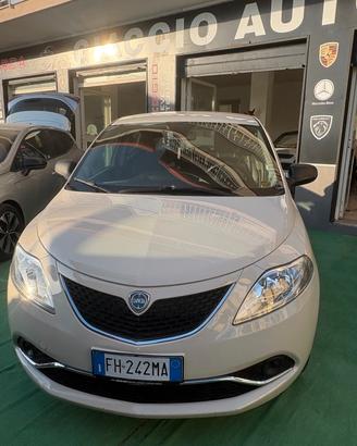 Lancia Ypsilon 1.2 69 CV 5 porte Gold