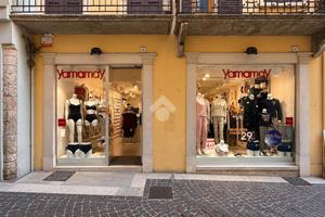 NEGOZIO A SALÒ