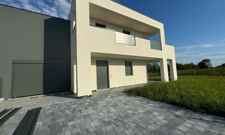 Esclusiva porzione di testa di nuova costruzione