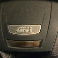 Bauletto Givi con staffa monoblocco