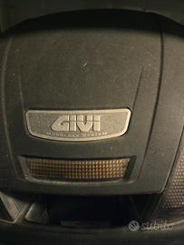 Bauletto Givi con staffa monoblocco