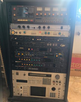 materiale audio moduli rack  