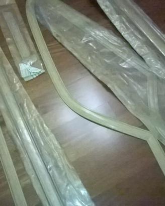 Woodgrain moulding per Jeep Wagoneer