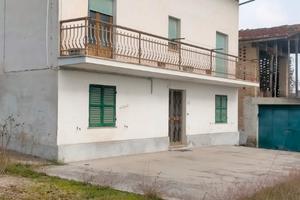 Splendida Casa Indipendente con Ampia Corte e Terr