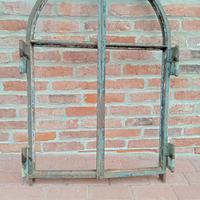 Finestre in ferro battuto . € 180,oo cadauna
