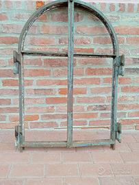 Finestre in ferro battuto . € 180,oo cadauna