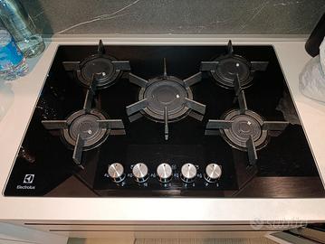 Piano cottura 5 fuochi Electrolux in vetroceramica