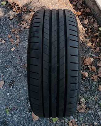 Pneumatico Bridgestone 225/45 R17