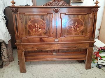 Letto matrimoniale antico