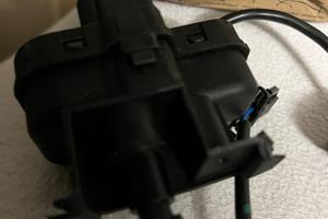 Meccanismo chiudi sportello benzina TIGUAN 2012 MS