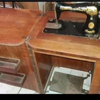 Macchina da cucire SINGER con pedale