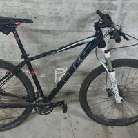 Bicicletta Cube LT Race