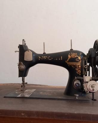 Macchina da cucire Necchi
