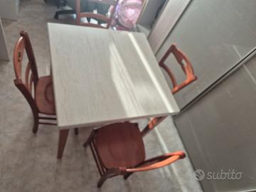 Tavolo allungabile con sedie